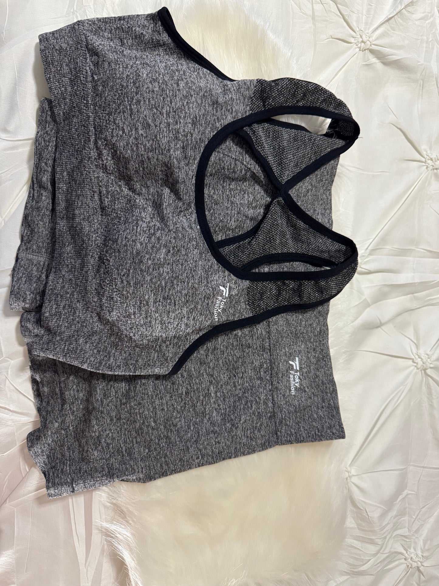 Women's Seamless Workout Set – Yoga Top & Shorts, Breathable Activewear for Gym, Running, Sports & Home.