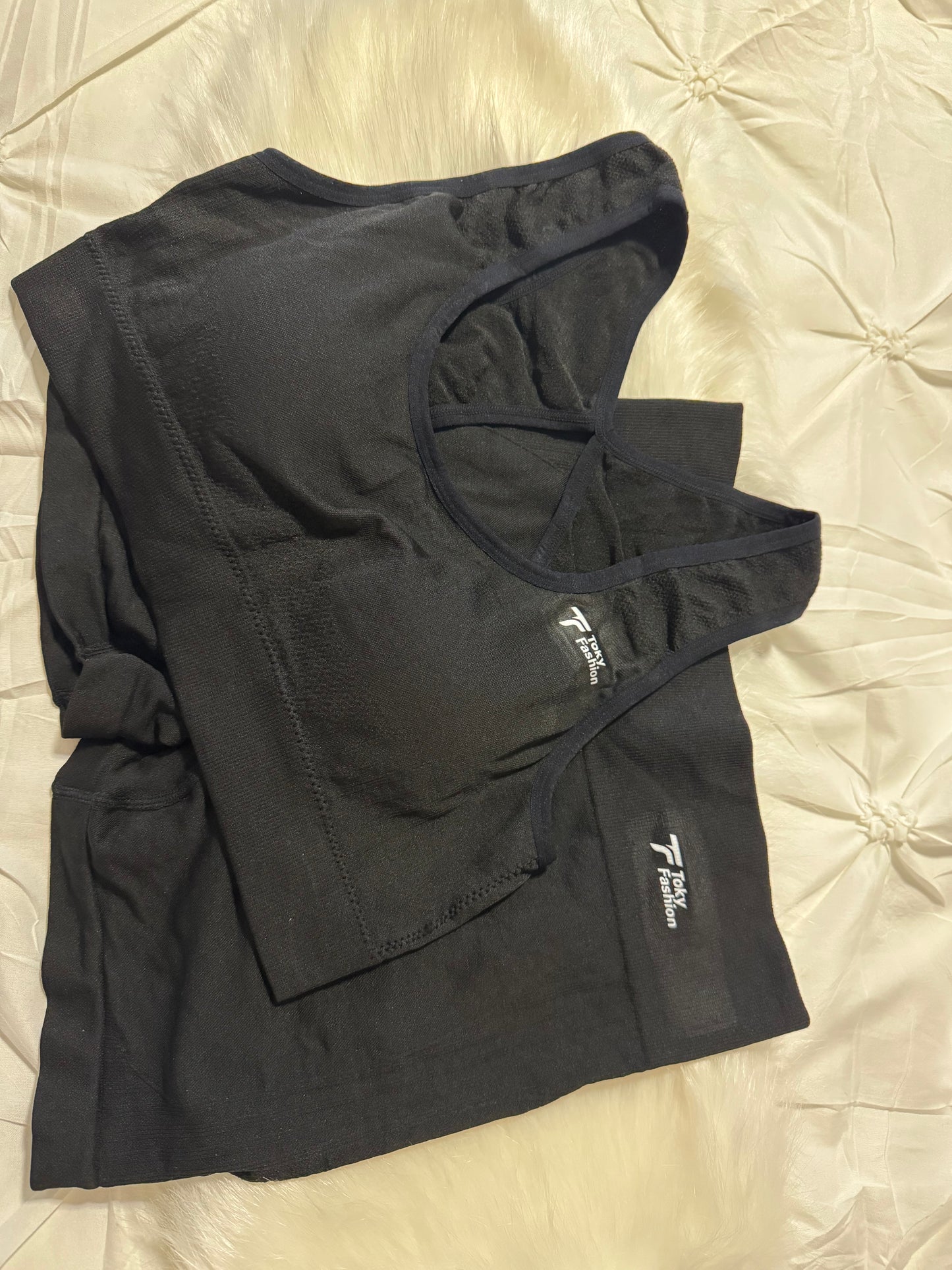 Women's Seamless Workout Set – Yoga Top & Shorts, Breathable Activewear for Gym, Running, Sports & Home.