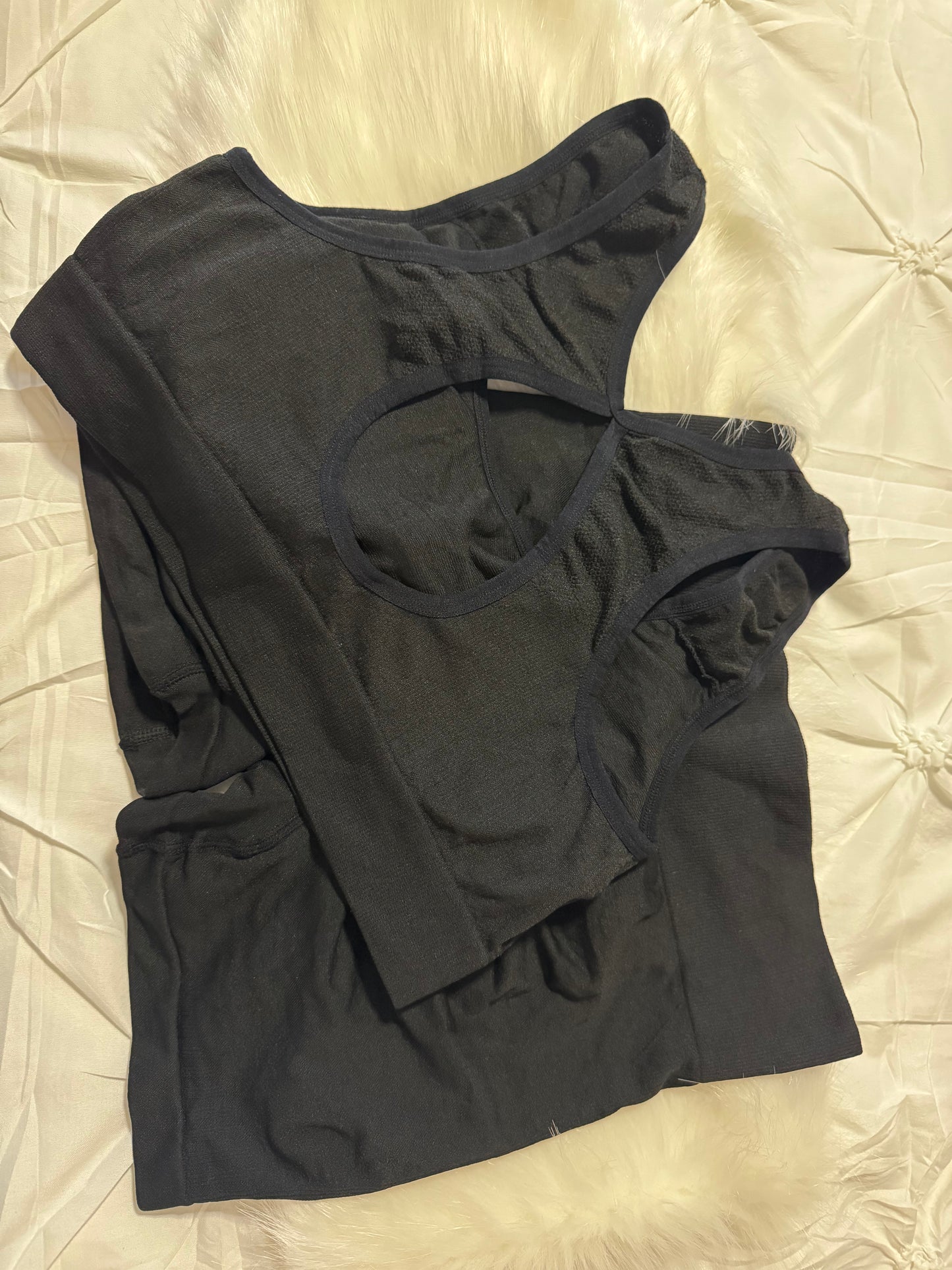 Women's Seamless Workout Set – Yoga Top & Shorts, Breathable Activewear for Gym, Running, Sports & Home.
